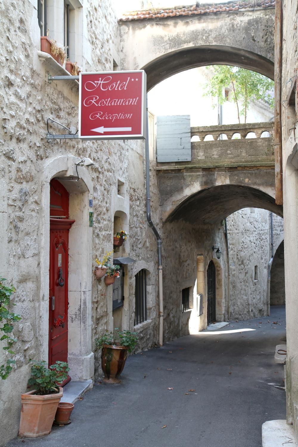 Logis Hotel Le Prieure Bourg-Saint-Andéol Exteriör bild
