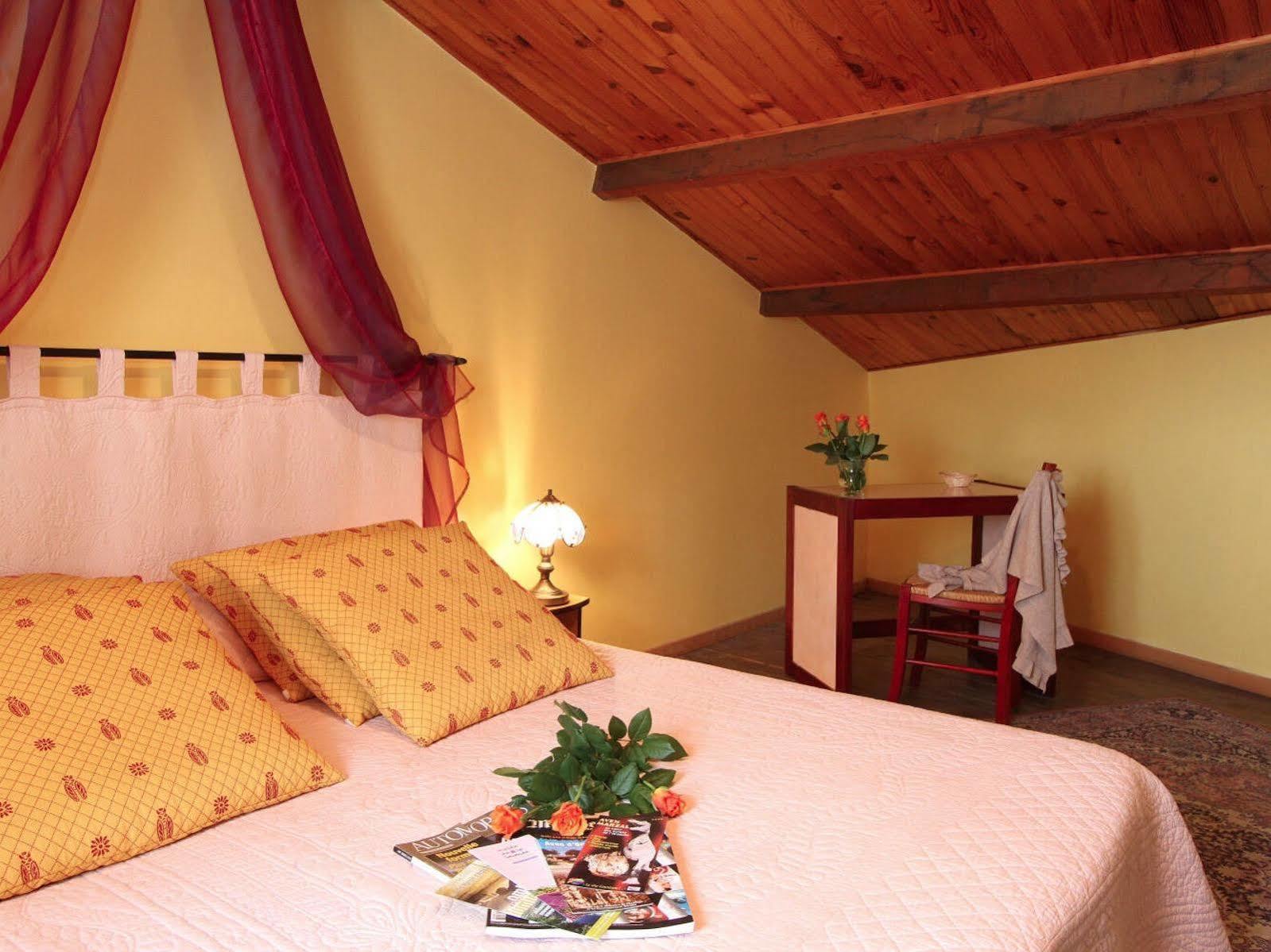 Logis Hotel Le Prieure Bourg-Saint-Andéol Exteriör bild